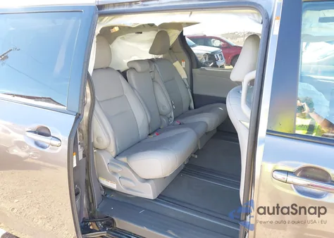 2019 Toyota Sienna Xle 8 Passenger z USA, uszkodzony, nr VIN 5TDYZ3DC6KS970336